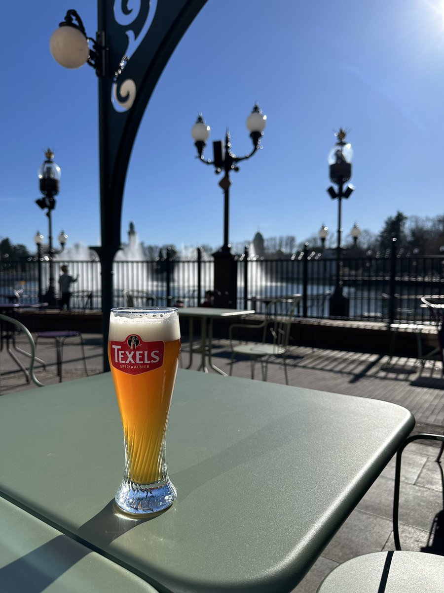 Jeroeen's tweet photo. @Efteling  bedankt voor deze plek! Wat hebben we hier lang op gewacht! #grandhotel #brasserie7 https://t.co/uiFKi4Mugd
