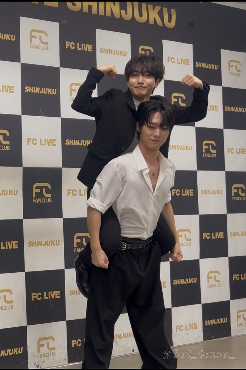 Sol_tomo_'s tweet photo. MUL LIVE IN JAPAN 2026
TAKE A STEP MUL
2026,03,01 2部
フォトタイム📸
トーテムポール♡
@sol_s7ill_ @real_luha
#YUNSOL #윤솔 #박윤솔 #ユンソル
#LUHA #루하 #ルハ
#MUL #에뮤엘 #エミュエル https://t.co/OYzeSb6jon