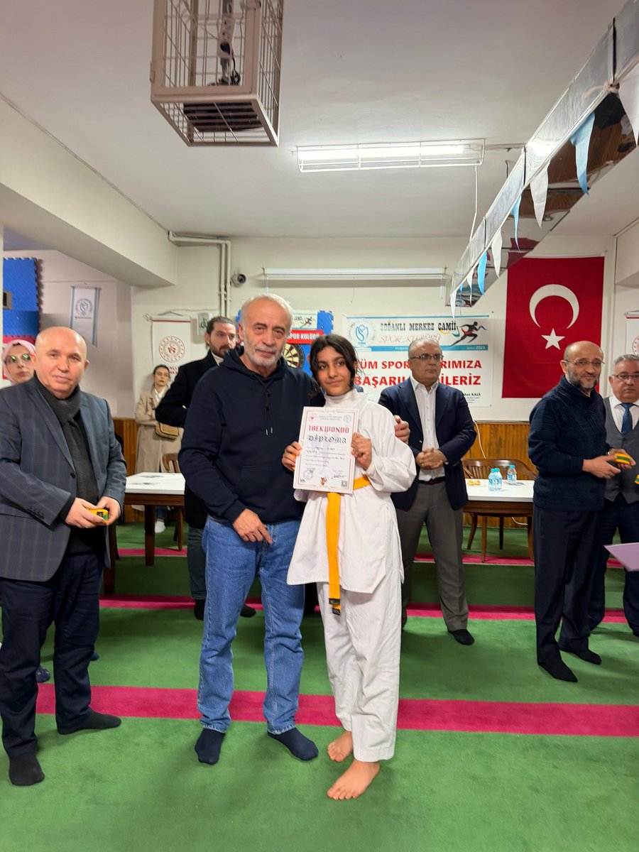 Netenyahu İti İran halkını sokağa davet etti düzeni yıkın diye gerçi hain (Kahpe )içerde ise kapı kilit tutmaz gerçi