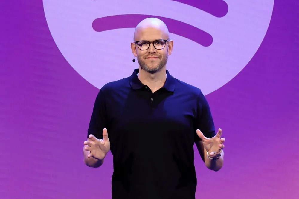 PicassoMarkets's tweet photo. You can’t vibe code long-term agreements with the major record labels.

Spotify reported 2025 Earnings Feb. 10th

- Revenue grew to $19.44B up 14.6% YoY
- Free Cash Flow grew to $3.25B up 31.5% YoY

- Premium Subs grew 10% YoY to 290 million
- Monthly Active Users (MAUs) climbed 11% YoY to 751 million

But $SPOT is down 25% in the past 6 months!