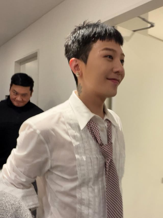 아무나 붙잡고 누가 왼이냐고 물어도
다 같은 답변할 듯