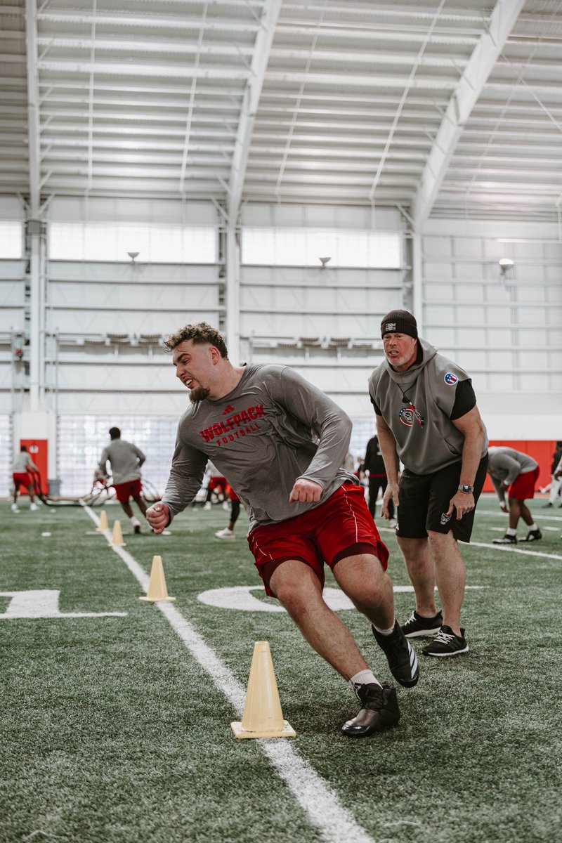 Coach2J's tweet image. HAPPY BIRTHDAY!!!  s/o  
@Brody85Smith
🎈🎈🎈🎈🎂🎈🎈🎈🎈
Brody is a great example of #HTT 
His Leadership, Attitude, &amp;amp; LOYALTY to #1Pack1Goal is seen throughout our Program. 
Hope you have a great day w/Family &amp;amp;Friends &amp;amp; Enjoyed the treat from @CamiTujague
#FFFLFA
#BigMenLead