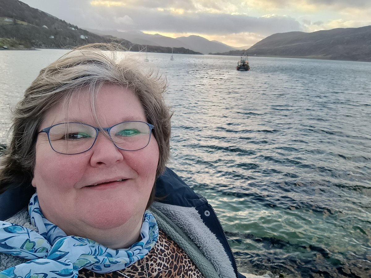 KHD_2017's tweet photo. Beautiful early #morningwalk where I spotted 5 #cormorants 2 #eiderducks and even an #otter
A fabulous sight. https://t.co/9OC5HneKDp
