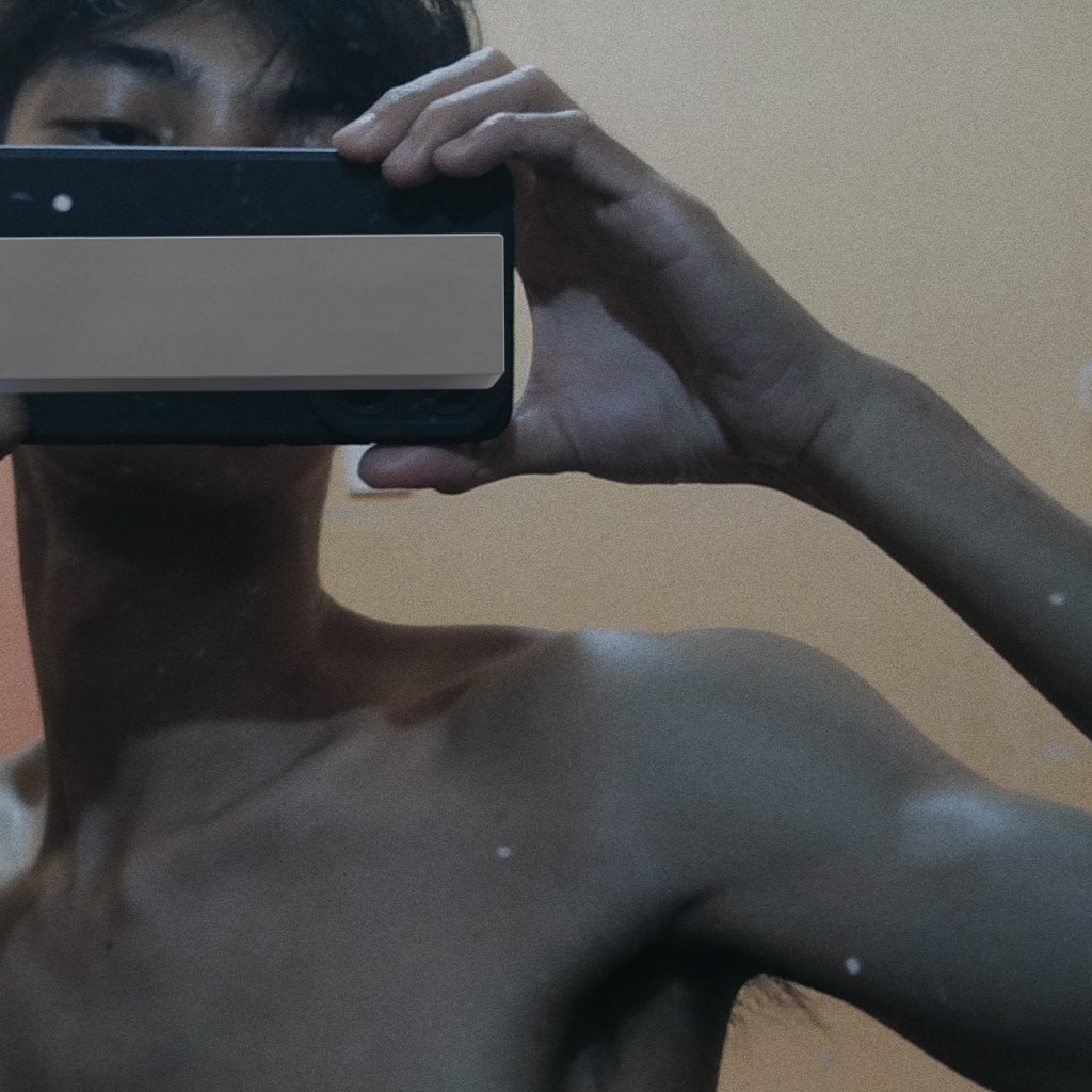 Neon_co_lor's tweet image. Collarbone palang halatang suki na ng feeding lol...