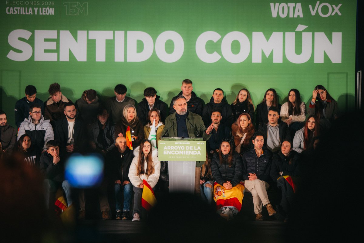 Masiva asistencia al mitin en Arroyo de la Encomienda, provincia de Valladolid. VOX avanza con el estandarte del sentido común #ArroyoDeLaEncomienda