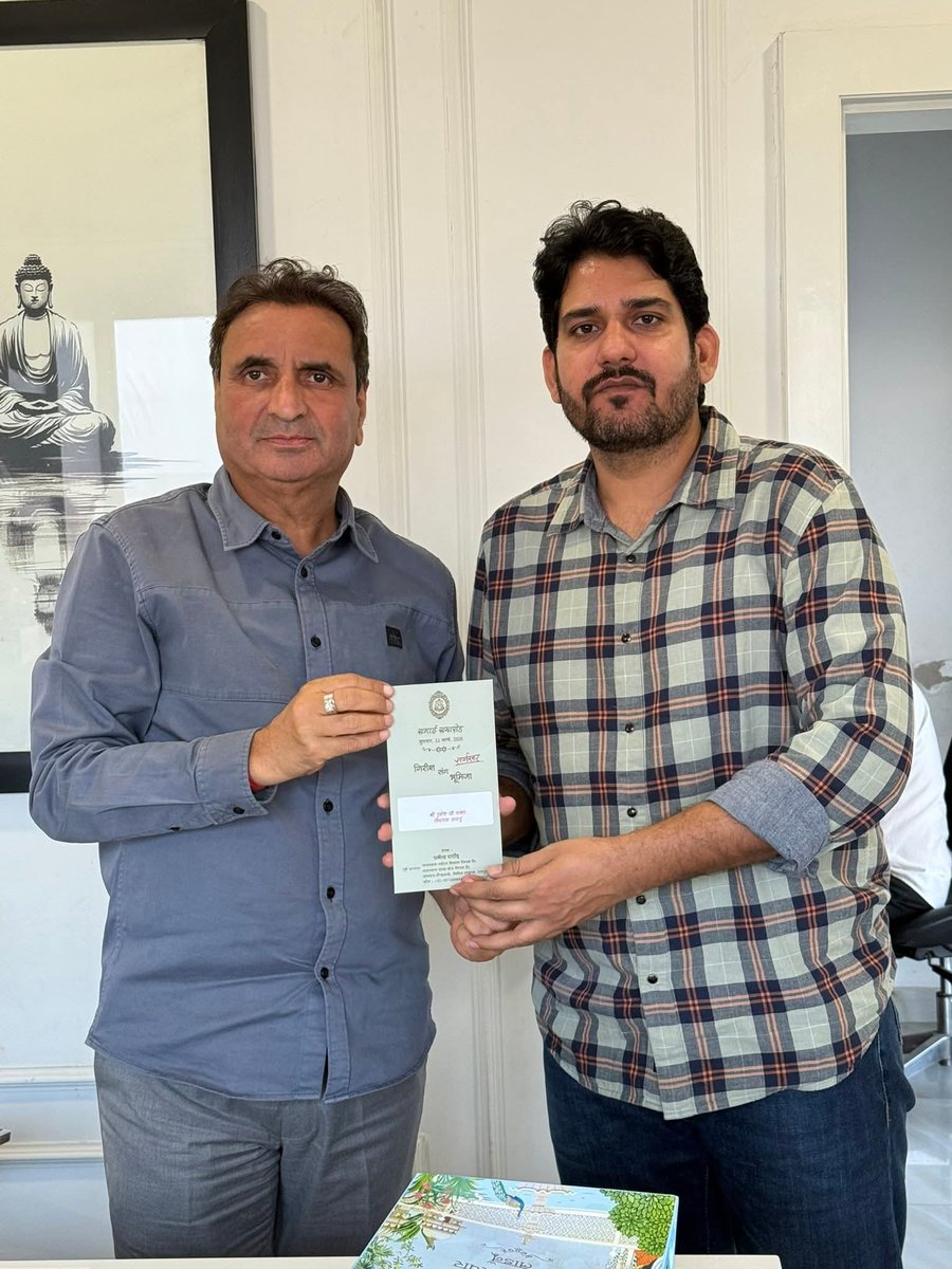 📍जयपुर
 
आज जयपुर मेरे आवास पर लांडणु विधायक श्री मुकेश भाकर जी से आत्मिय मुलाकात हुई। इस दौरान उन्होंने अपने विवाह की आमंत्रण-पत्रिका मुझे देकर स्वयं के विवाह समारोह के लिए निमंत्रण दिया साथ ही मैंने भी‌ उनका मुंह मिठा करवा कर उन्हें शुभकामनाएं दी तथा मेरे पुत्र गिरीश राठौड़ के