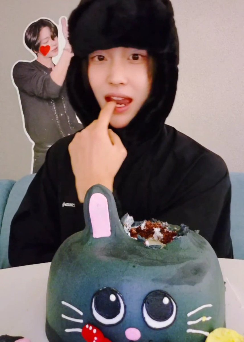 🐈‍⬛ tweet media