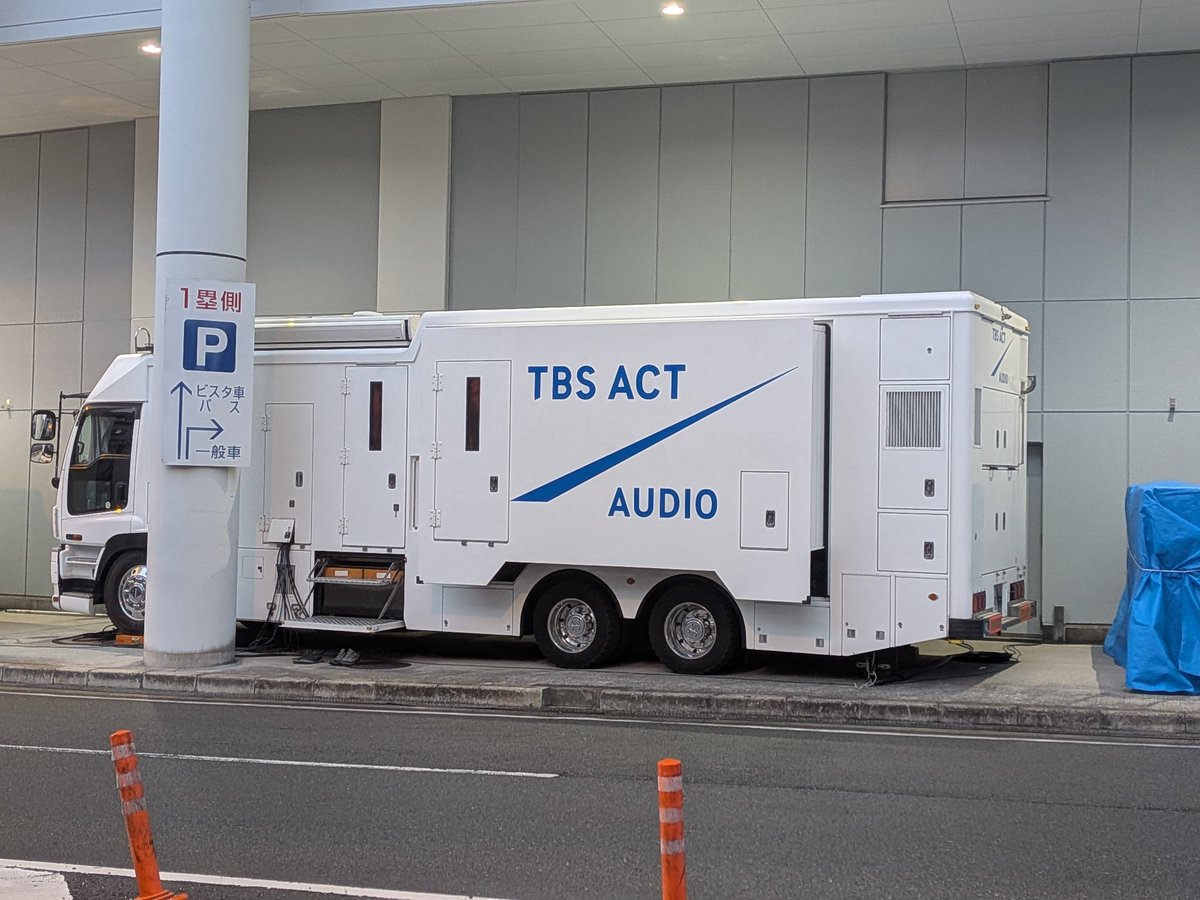 nagadai30's tweet photo. 京セラドーム大阪に、TBS ACTの車が!!
#TBSアクト
#TBSACT https://t.co/C0htu3AN6C