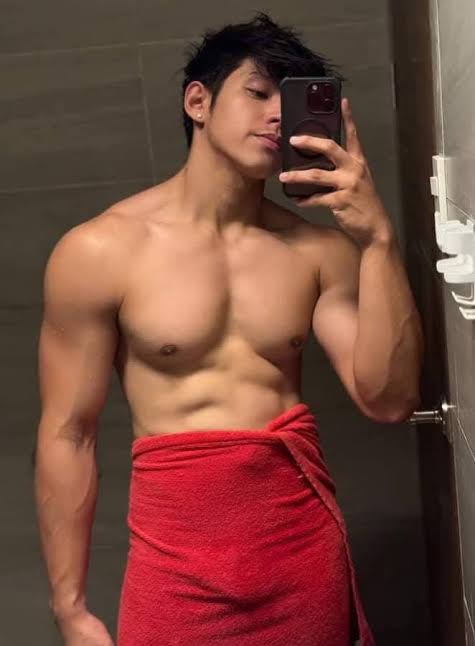 discreetudpoz's tweet photo. Grower si Crush 🔥💦
Pandemic crush ko 'to si Ron eh... 🤤🤤🤤

#TeamRon ka din ba? Jk! https://t.co/oQ7DO2NLOx
