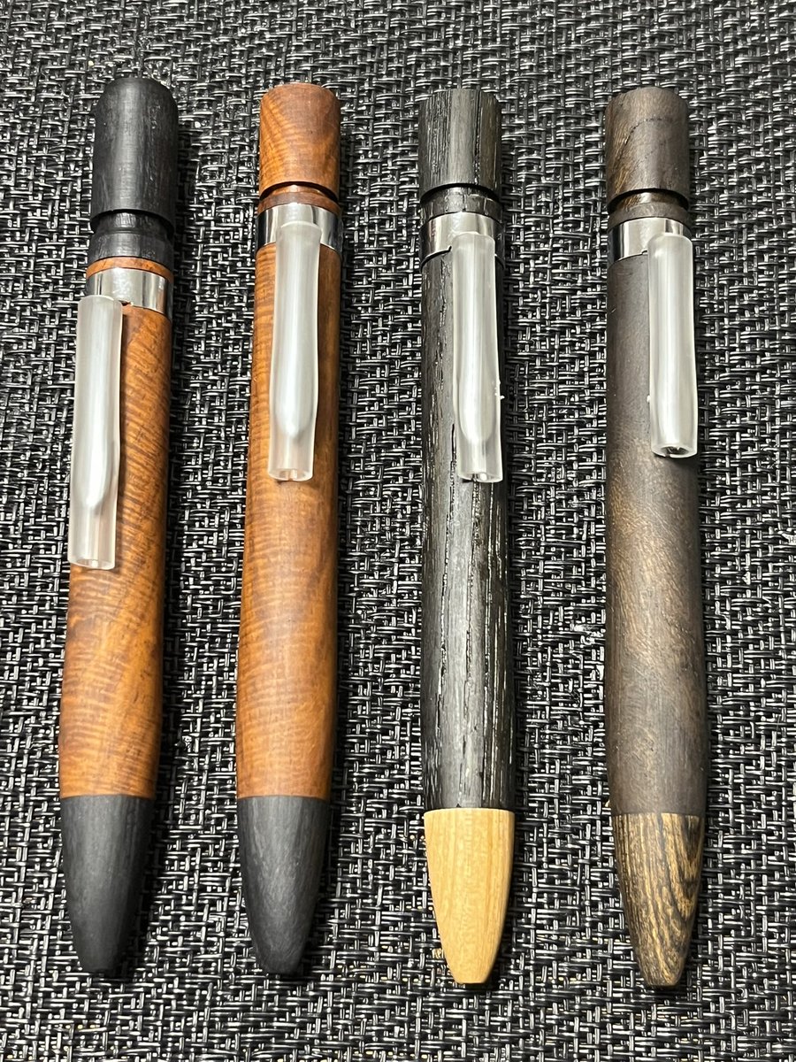 thoth_craft13's tweet photo. 今日仕上げたやつ

神代栗の道管かっこいいな https://t.co/MKJQesziyc