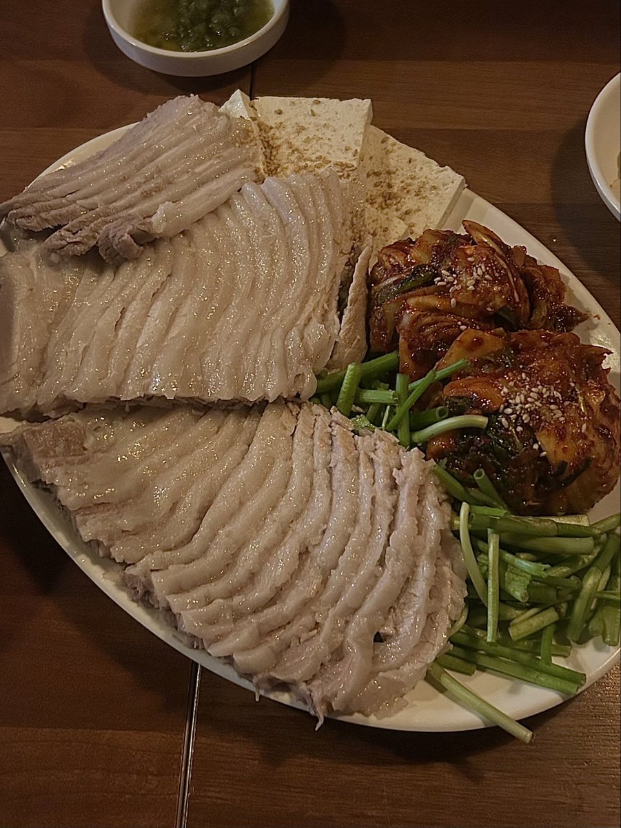가브리보쌈 촉촉하구.. 부드럽구..