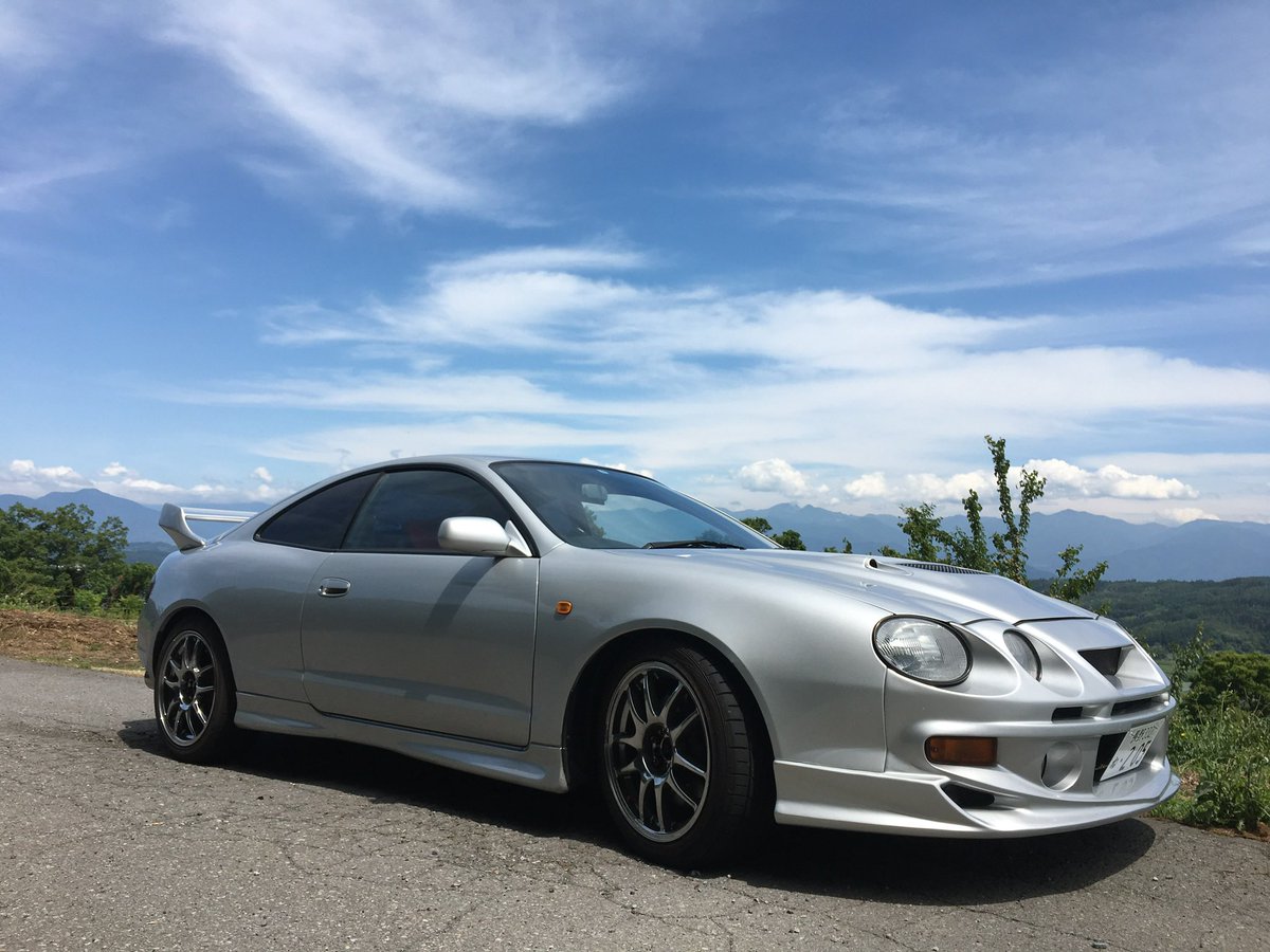 _silver205's tweet photo. 8年前に乗り出し50万円で買った車。
マフラー割れたりサスペンション変えたり、塗装色飛んで全塗装したりでそこそこ出費もしたけど、140万で買い手が付いたわ。
手放したくなかったけど、仕方ないわね。
今日までありがとう。
#Celica 
#GTFOUR
#愛車 https://t.co/b2nKMZJuYz