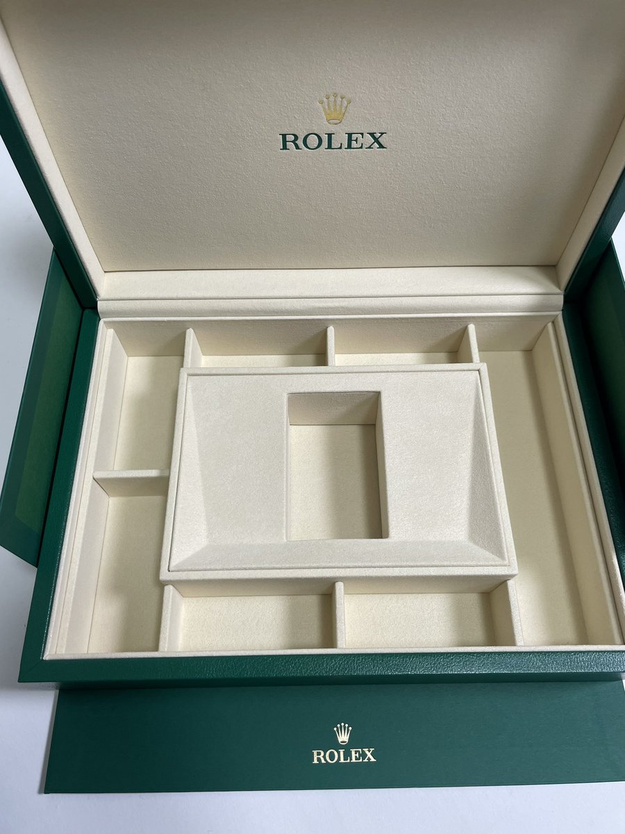 rolexwalker7's tweet photo. 初のXL箱。 https://t.co/C5AH6332B5
