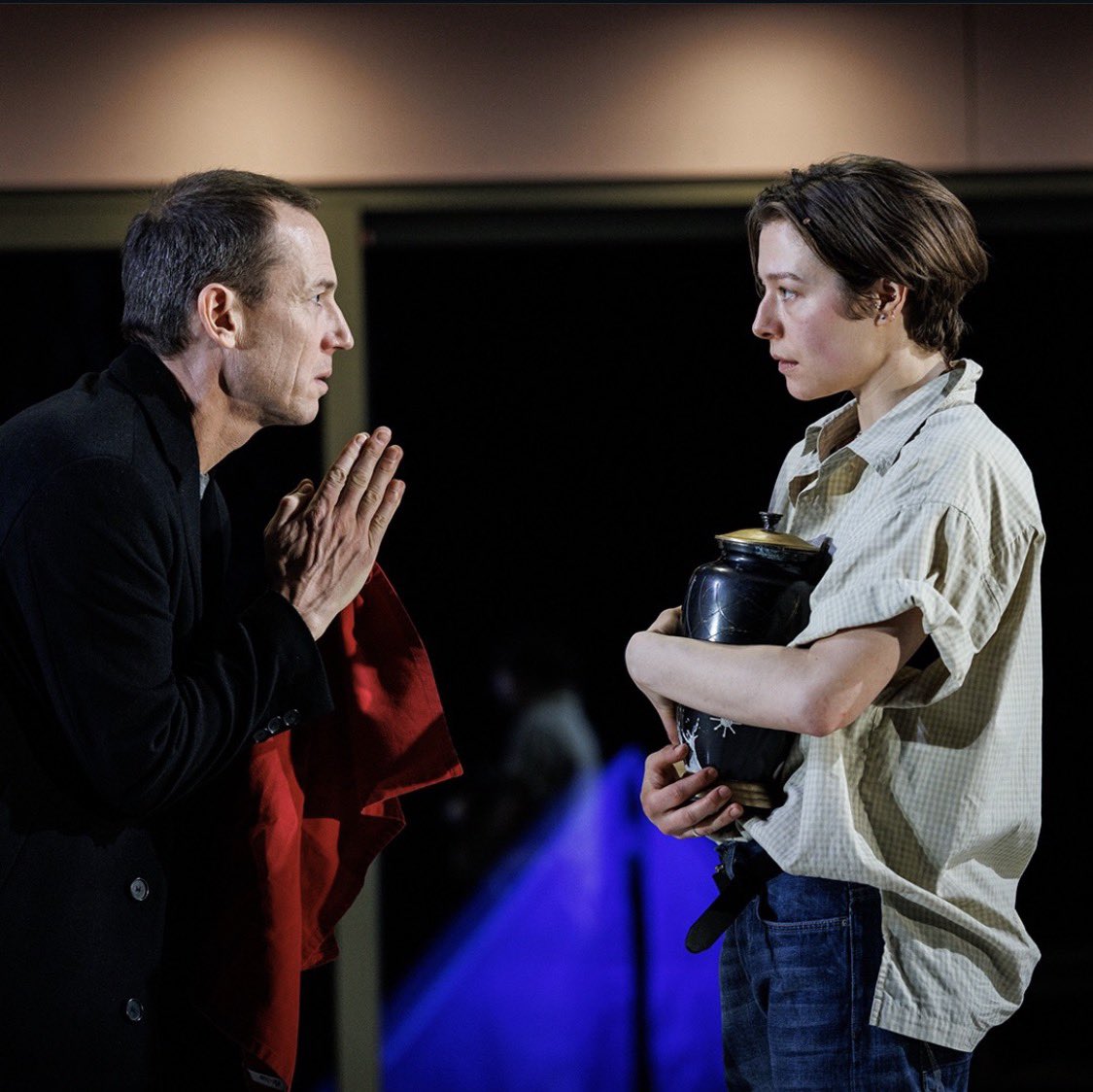 Fotos de Emma D’Arcy durante a peça The Other Place