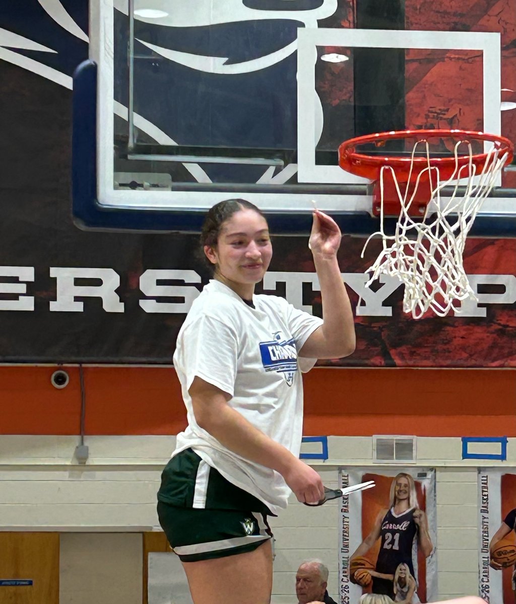 ChiHoopsExpress's tweet photo. CHE Alum @AlyssaEpps cutting down the net strings after Illinois Wesleyan won the CCIW Conference Championship! 🏀 https://t.co/Wef9jsMbI0