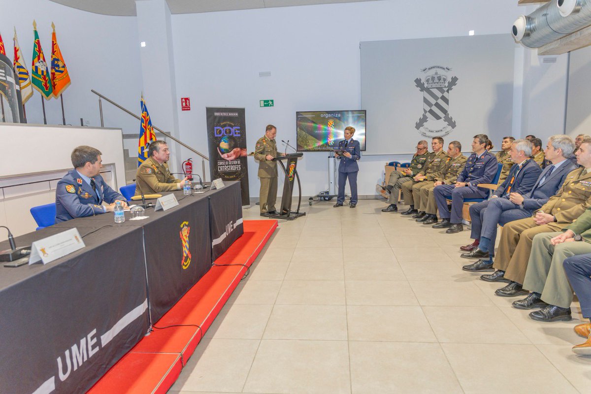 UMEgob's tweet image. “Las emergencias son un problema complejo y necesitan una visión de conjunto para solucionarlas”

Esta mañana se ha inaugurado el XIII Curso de Gestión de Catástrofes organizado por la Escuela Militar de Emergencias #EMES, que impulsa la cooperación y el trabajo conjunto en