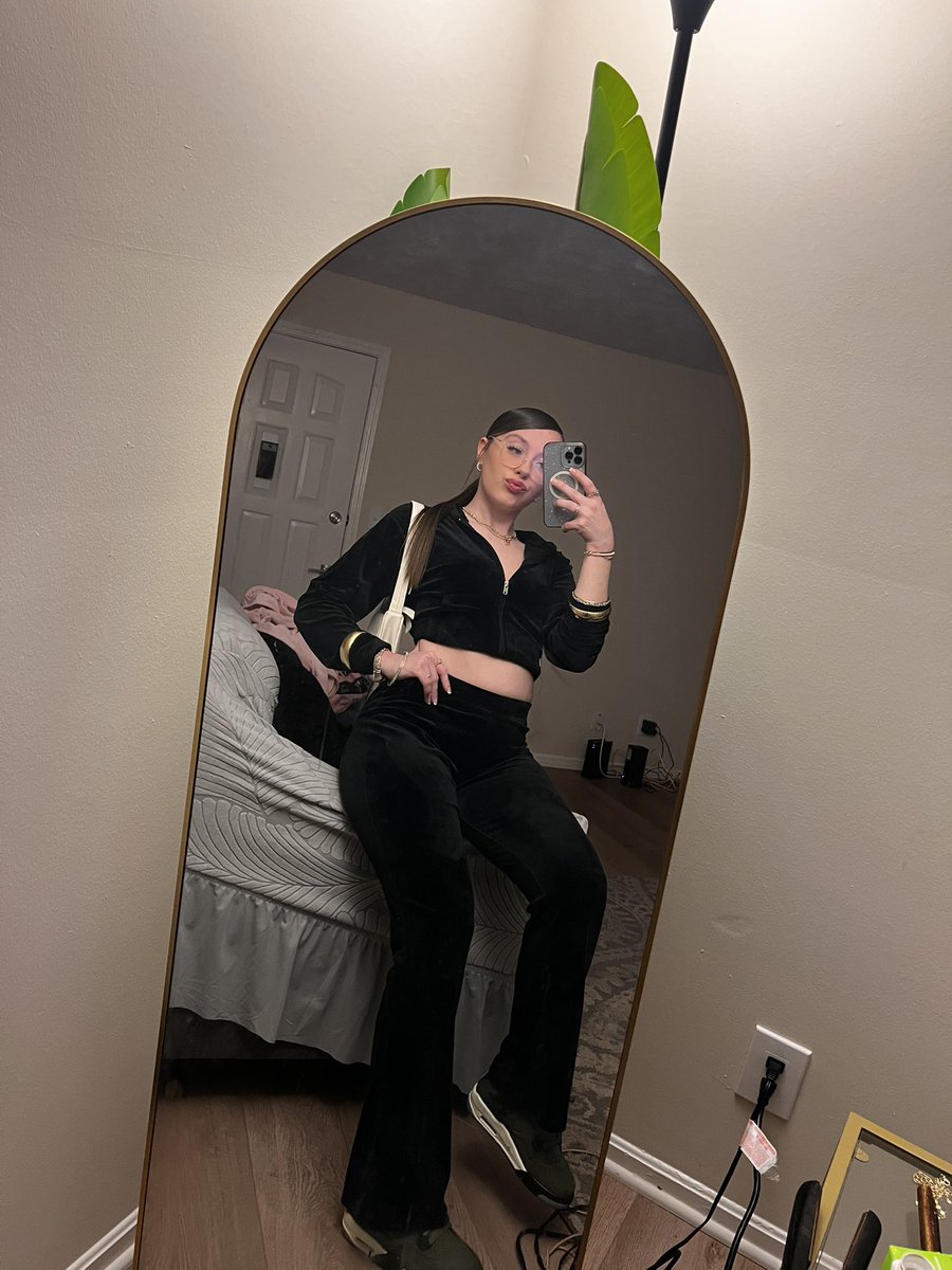 aboutbreann's tweet photo. real woman x pnd https://t.co/d3xttjnQKJ