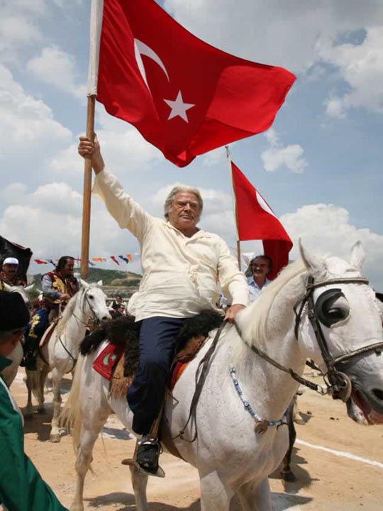 Cüneyt Arkın tweet media