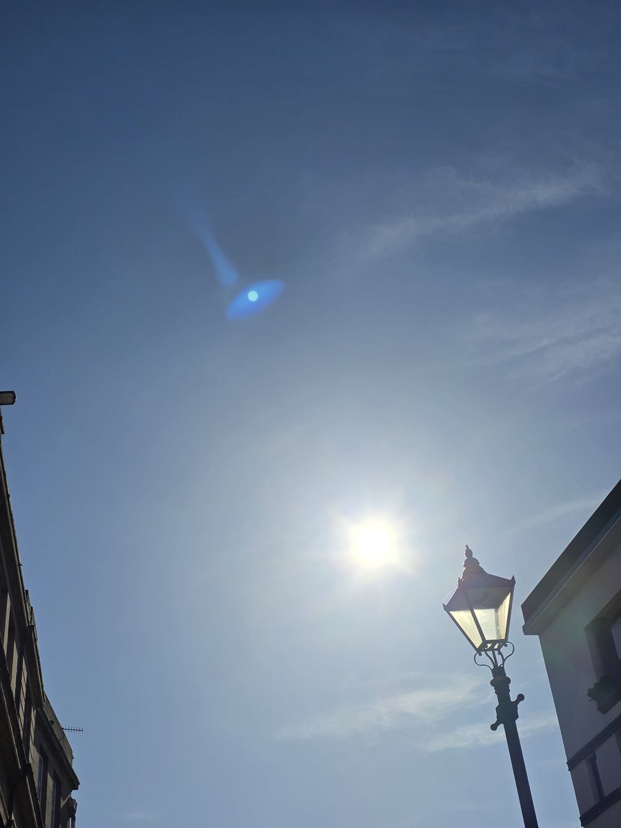 guys I'm so scared I'm in the uk and theres a weird round warm thing in the sky... our clouds are missing 😧