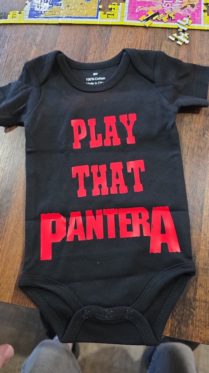 chucks_day's tweet photo. My son has a  new onesie me and the wife are  raising a @DallasStars fan so play that #Pantera Goal Anthem #PuckOff https://t.co/bhQ9MXxzrU