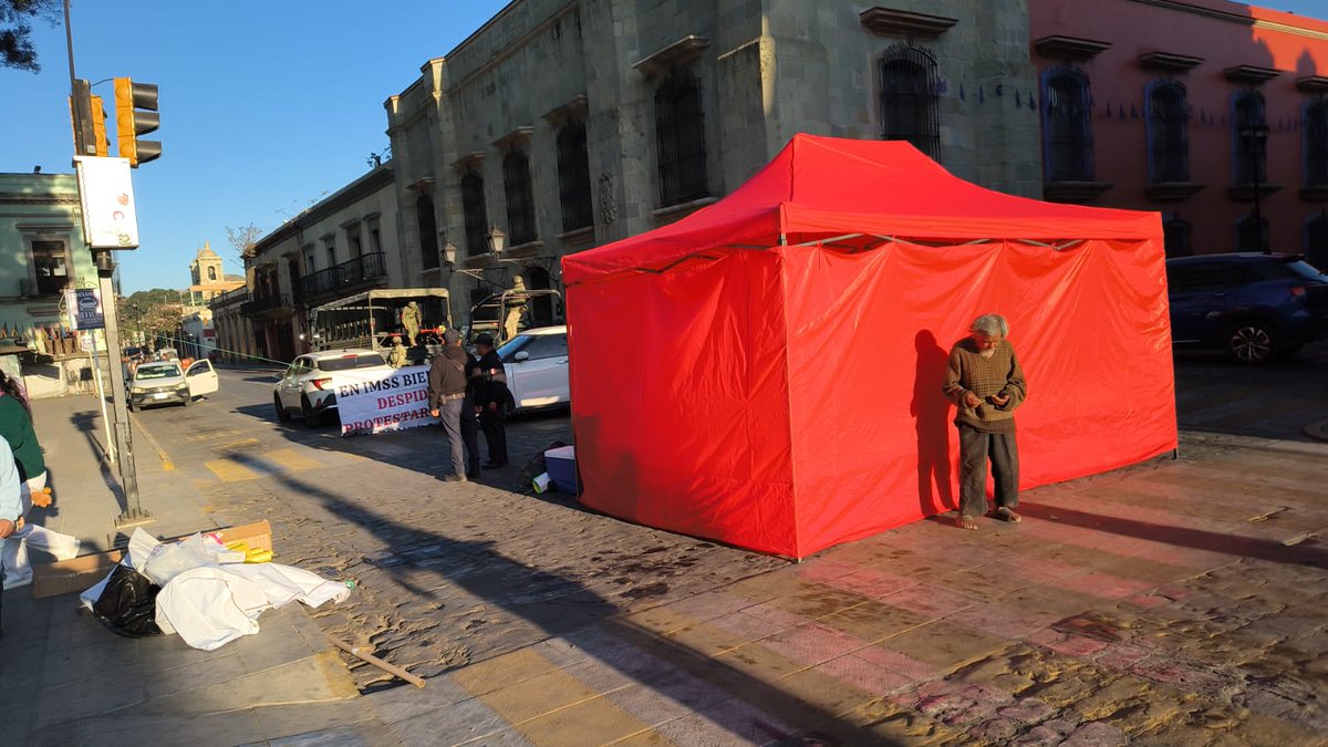 Reportan bloqueo sobre Avenida Independencia y calle García Vigil en el centro histórico de la ciudad de Oaxaca.

📸: Redes Sociales 

#Oaxaca #Noticias #Estados #Ciudad #Bloqueo #AlertaVial #PrecauciónVial