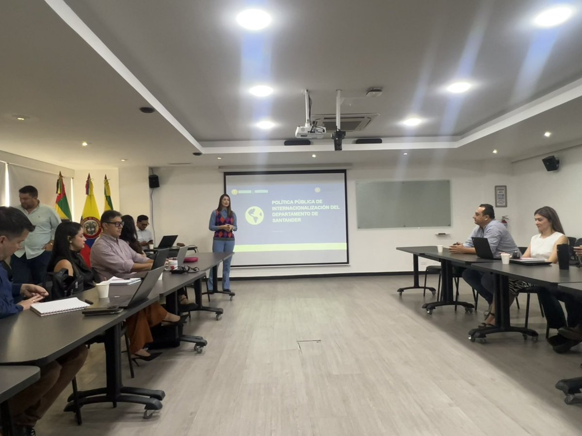 Jp_Remolina's tweet photo. Presentación de la política de internacionalización por parte de la @elianaleondo. https://t.co/lm5E8tJVSA