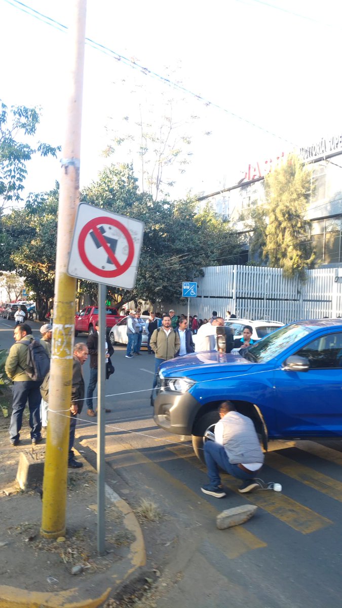 Reportan bloqueo en el Boulevard Eduardo Vasconcelos en la capital oaxaqueña.

📸: Redes Sociales 

#Oaxaca #Noticias #Estados #Ciudad #Bloqueo #AlertaVial #PrecauciónVial