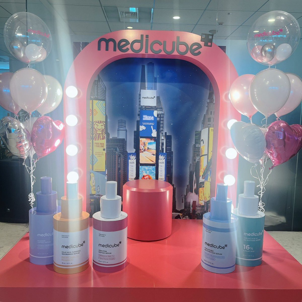 be_chanx's tweet photo. medicubeのイベントにご招待いただきました💗
会場がピンクでかわいかった🥰

PDRN美容液や美顔器はもちろん、気になっていたアイテムもいろいろ試せて楽しかった！
今回特に惹かれたのは、ジェルトゥフォームクレンザー！ミニサイズをいただいたので早速使ってみます☺️
#PR #メディキューブ #medicube https://t.co/JQ0NwW6xhl