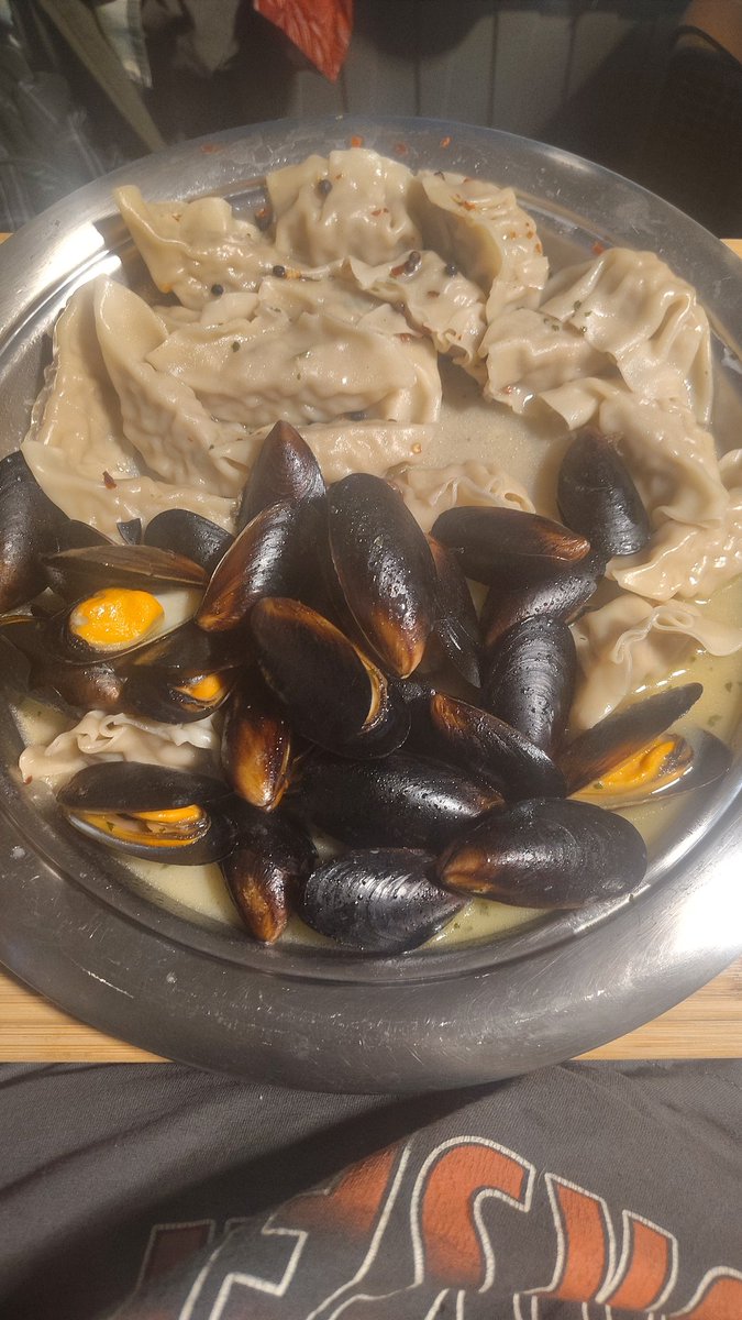 matthewjon52094's tweet photo. Muscles and pot stickers https://t.co/dbA3LVlggt