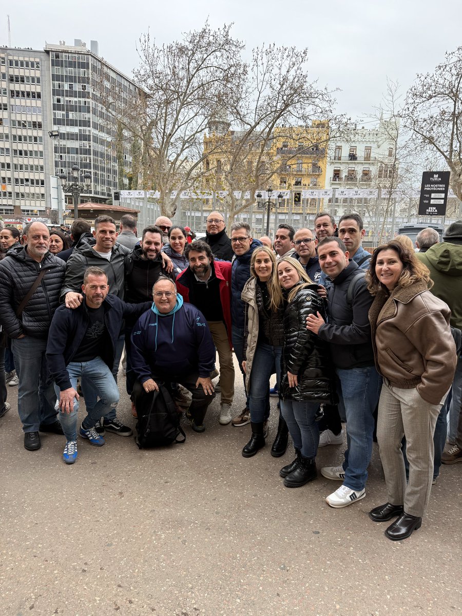 PSOEValencia's tweet photo. Quina barbaritat! 💥

Espectacular la segona #mascletà de les #Falles26 de la mà de la #PirotècniaHnosSirvent

Hui acompanyats dels amics de @AVVMarxalenes, @avvtorrefiel i les federacions de @fedteniscv, @FgcvGimnasia, @FFCV_info, @fbcv_es i més. ✨ https://t.co/eU9mZHjdn5
