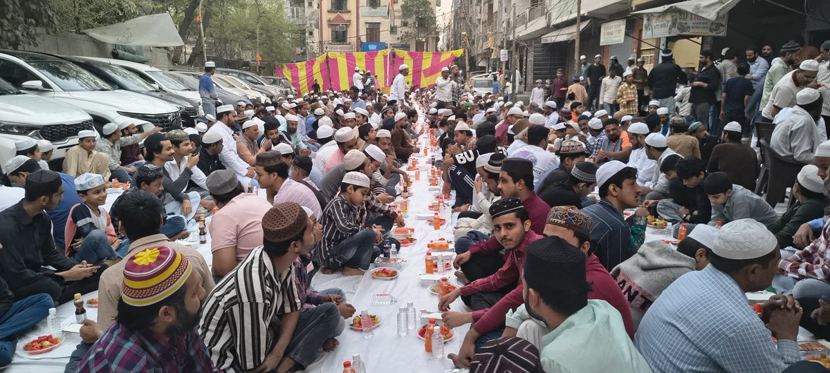 आज अपनी विधानसभा बाबरपुर के सुभाष मोहल्ला में क्षेत्रवासियों के साथ 'इफ्तार पार्टी' में शामिल हुआ।