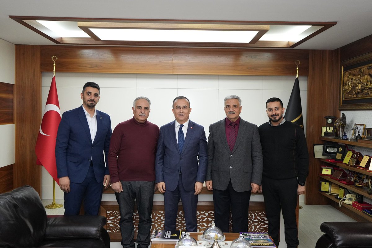 gantepvaliligi's tweet photo. Valimiz Kemal Çeber, Baydoor firmasını ziyaret ederek Mehmet Nuri Bay ve Şaban Bay kardeşlerden firmanın üretim süreçleri ve yürütülen çalışmalar hakkında bilgi aldı.

Gerçekleştirilen ziyarette, firmanın faaliyetleri ve sektöre sunduğu katkılar üzerine değerlendirmelerde bulunuldu.