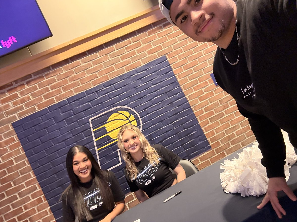 Dev_newsom1's tweet photo. Got a pic with the pacers cheerleaders! https://t.co/qX5Ean4o9q