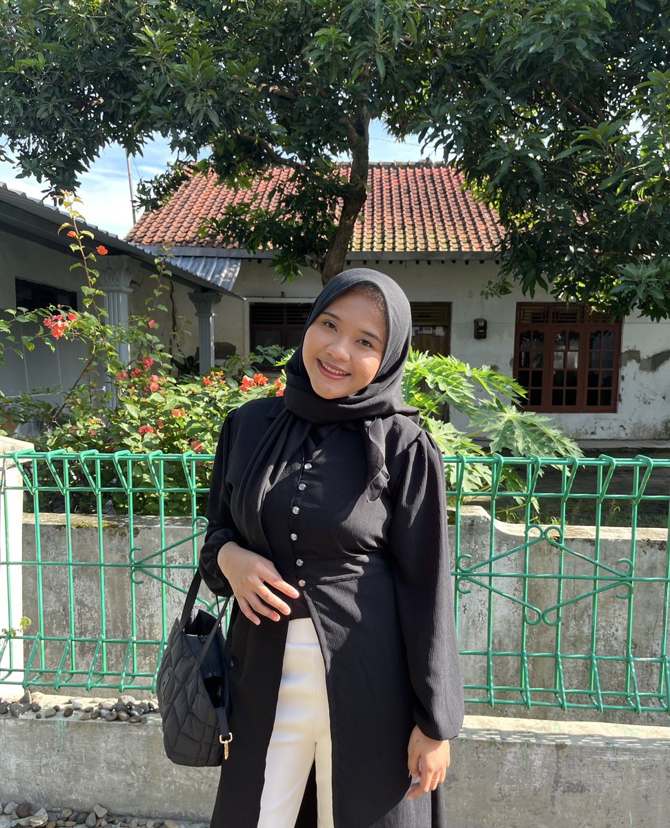 Tia tweet media