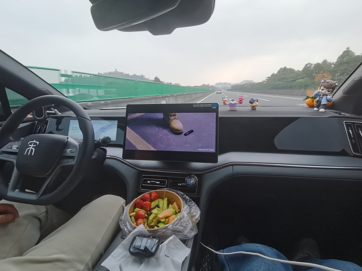 YY2152283644's tweet photo. by car https://t.co/XhKqyyHVF5