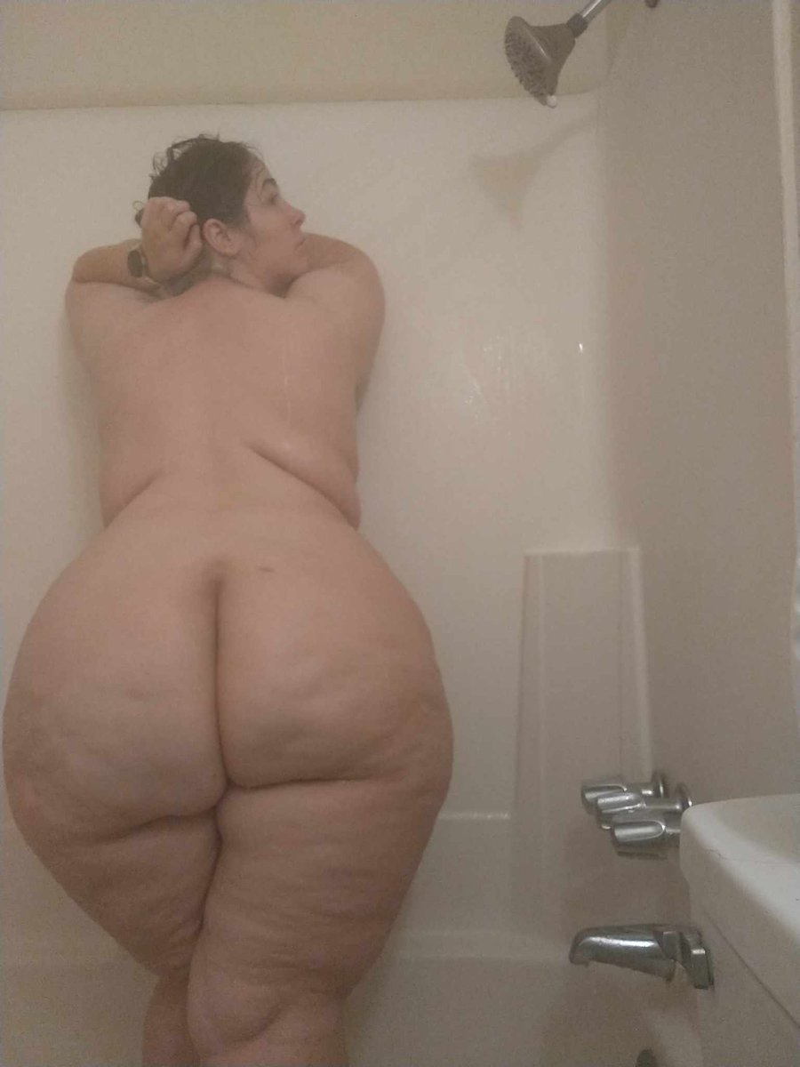 Bubblybug95's tweet photo. Shower scene.....

wataa https://t.co/Eo9FcvFA1Q