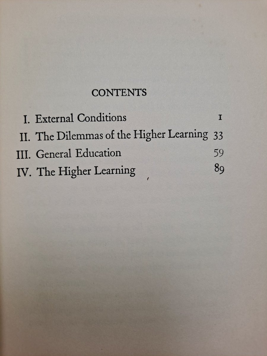1353 Robert Maynard Hutchins <Higher Learning in America><a href="/yalepress/">Yale University Press</a> 1952.
1936년에 초판이 나온 당대의 베스트셀러였다. 하바드 총장이 쓴 책을 예일대 출판부에서 펴낸 건 한국식 정서로는 이해하기 힘들다. 70년이 넘은 책이라 역시 겉표지는 떨어져 나갔는데 보관 때문에 고민중이다.