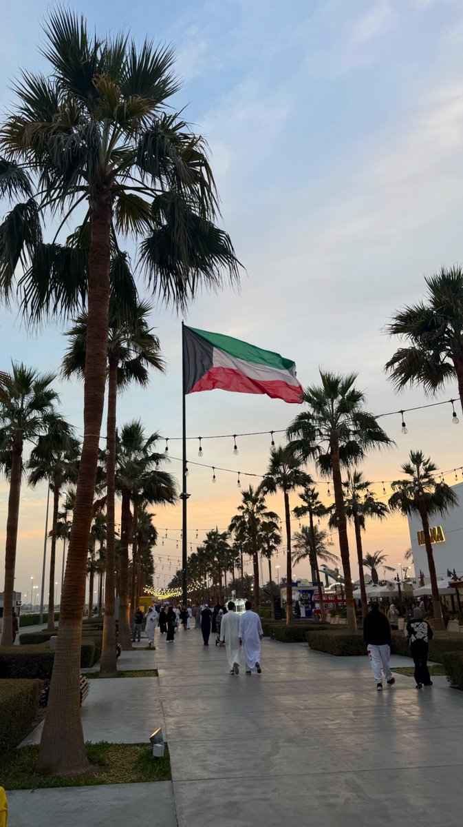 Ah3165750's tweet photo. ربي احفظ الكويت واهلها كله يارب ♥️ https://t.co/z7UJ5krTlt