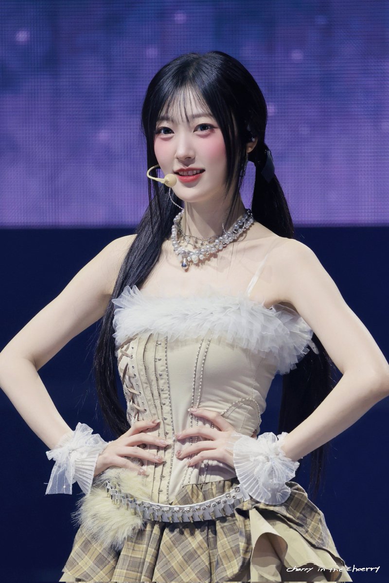 𝑪𝒉𝒆𝒓𝒓𝒚 𝒊𝒏 𝒕𝒉𝒆 𝑪𝒉𝒐𝒆𝒓𝒓𝒚 🍒 tweet media