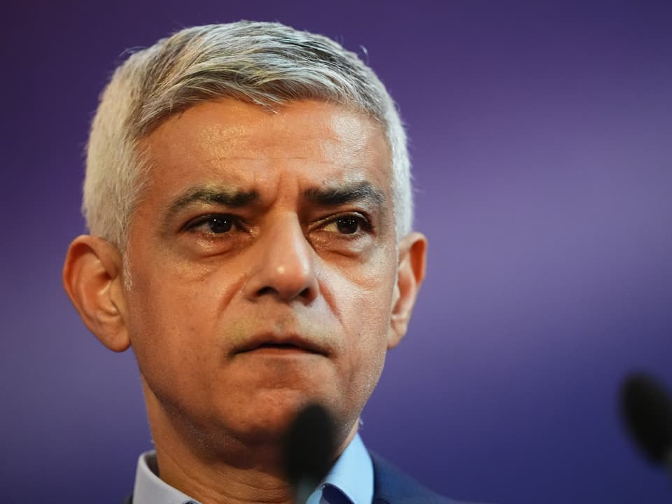 DavidPoulden's tweet photo. Sadiq Khan is the worst thing to happen to London since the blitz of the Second World War!
Drop a ❤️ retweet and follow me if you agree. https://t.co/F5r1AKh6ed