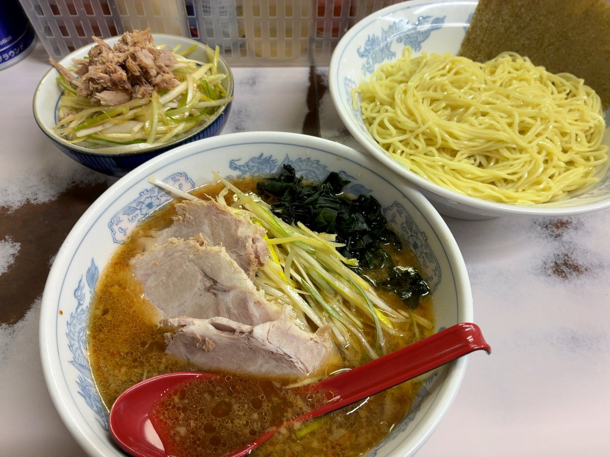 t_dragonone's tweet photo. ◯つばき食堂@小金井
ネギチャつけ麺（中） +のり+ネギ飯
久々ランチにつばき⤴︎
運良くすんなり着席🪑
ぽかぽか陽気でつけ麺日和⤴︎
ネギ・チャ・ワカメ・海苔、どれと食べてももれなく美味い➰
ネギ飯には辛🧄カスタム👍
ラストはお酢をカスタムしてズバズバ完食➰
やっぱ美味いわ◯つばき食堂⤴︎ https://t.co/lXDVvHV8dB