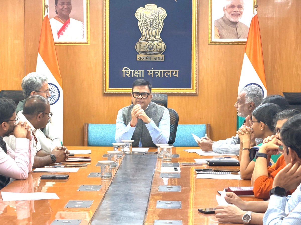 EduMinOfIndia's tweet photo. Today, Shri @sanjayjavin, Secretary, Department of School Education & Literacy (DoSEL), administered the Seva Sankalp Resolution to the officials of the Ministry of Education and emphasized that governance must be guided by the spirit of “Nagrik Devo Bhava” - placing citizens at the centre of every policy and decision. He underscored that transparency, accountability and sensitivity to public aspirations must define the Ministry’s work culture. 

Referring to the historic first Union Cabinet meeting chaired by Hon’ble Prime Minister Narendra Modi at ‘Seva Teerth’, he stated that this premise is not merely a modern workplace, but a symbol of a new work culture in governance. Every file that moves from here, and every karmayogi working here, must remain inspired by the sentiment that their work is connected to simplifying the life of the last person in the country.

He further noted that with the mantra of “Minimum Government, Maximum Governance,” transformative reforms such as GST, DBT and Digital India have made governance more transparent, efficient and citizen-centric. These sustained efforts have secured India a strong position among the world’s leading economies.

Reaffirming the resolve to promote prudent use of resources and accelerate the continuous journey of reforms, Shri Sanjay Kumar reiterated the Ministry’s unwavering commitment towards building a Viksit Bharat by 2047.

#SevaTeerth #GoodGovernance #ViksitBharat2047
