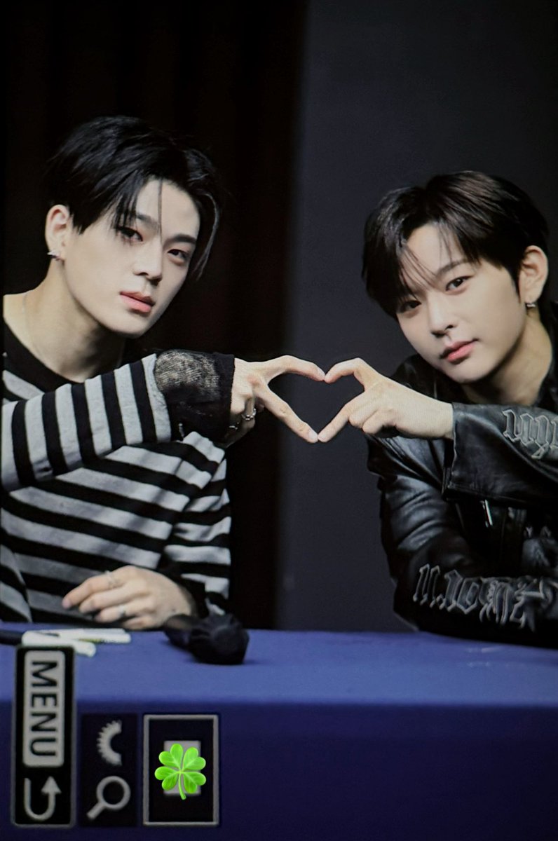 WHS2IB_1108's tweet photo. 260302 인터아시아

🫶🏻

#WHIB #휘브 
#HASEUNG #하승 
#KIMJUNMIN #김준민 https://t.co/XqQHpzoczj