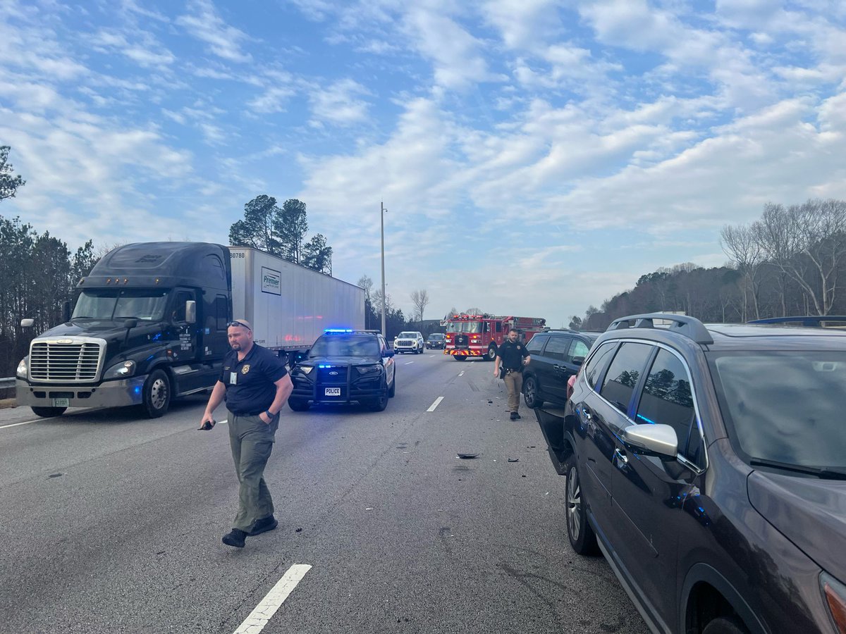 WestJacksonFire's tweet photo. MVC: I-85N at the 127 has two left lanes blocked. https://t.co/BkOxeefiOz
