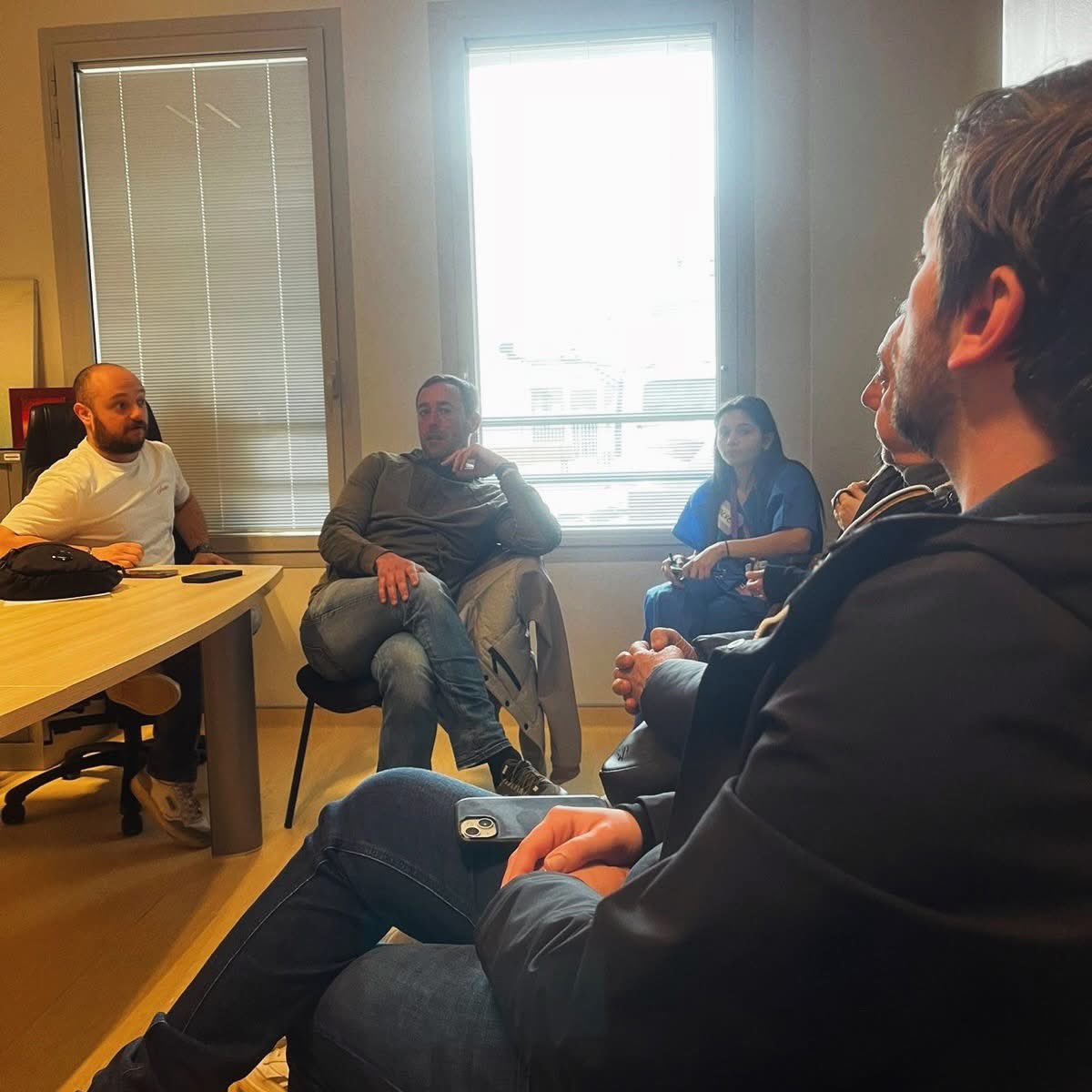 PascalZagnoli's tweet photo. Un sentiment de délaissement, et de désordre organisationnel ressort de nos échanges. Renforcer le nombre de praticiens et spécialistes, améliorer la gestion du parcours patients pour un meilleur confort, telles sont les revendications de court et moyen termes réclamées. https://t.co/DUtOTJyIej
