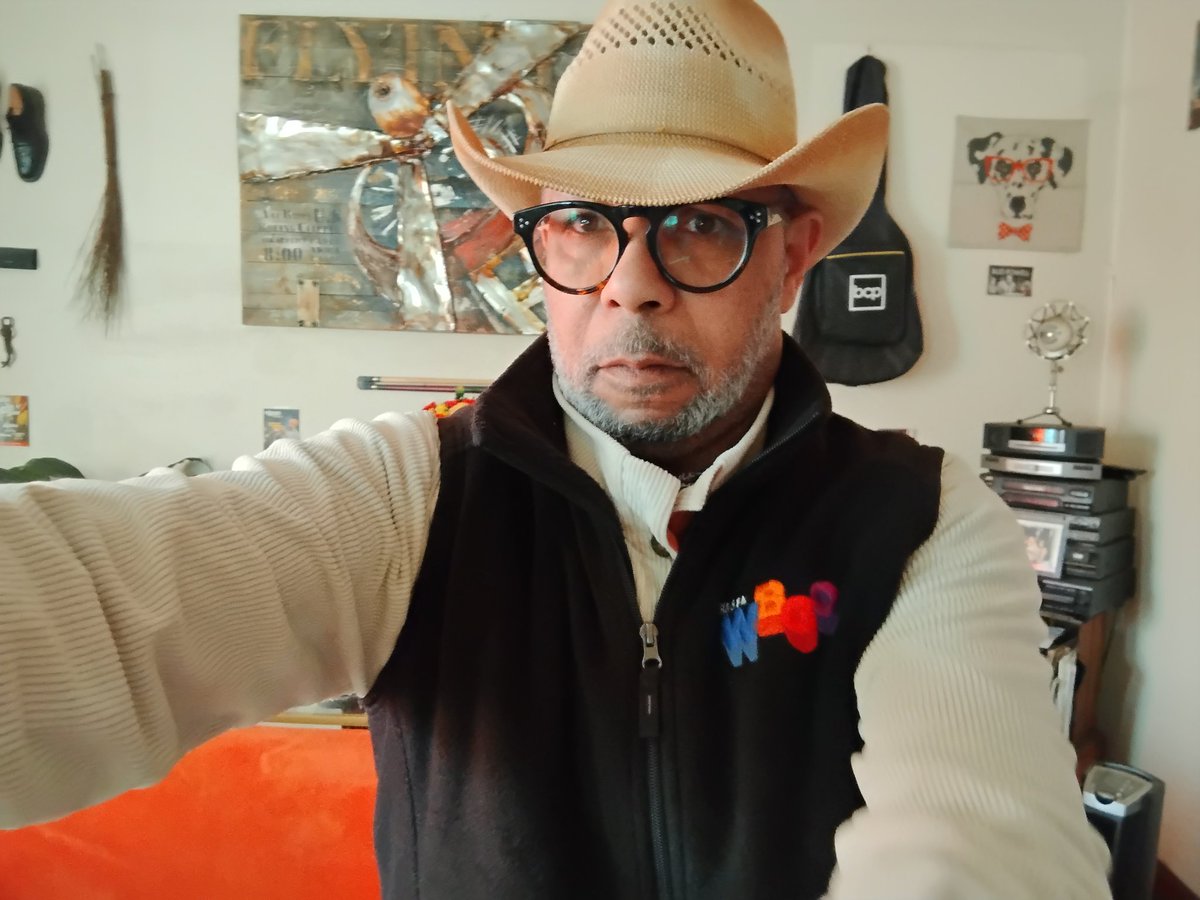 TailoredInNYC's tweet image. #Backatcha, Crystal.  🎸  #groundgame