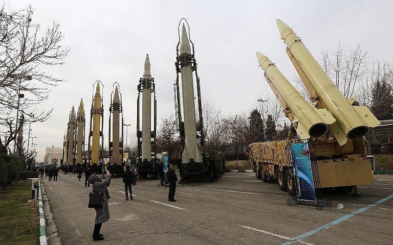 DailyIranNews's tweet photo. 🚨🇮🇷🇶🇦 NEW: The Qatari Foreign Ministry says Iran's attacks against it 'cannot be left without retaliation'

Minutes after the statement, Iran fired 10 extra missiles at Doha...

lol https://t.co/biHhiSEWrA
