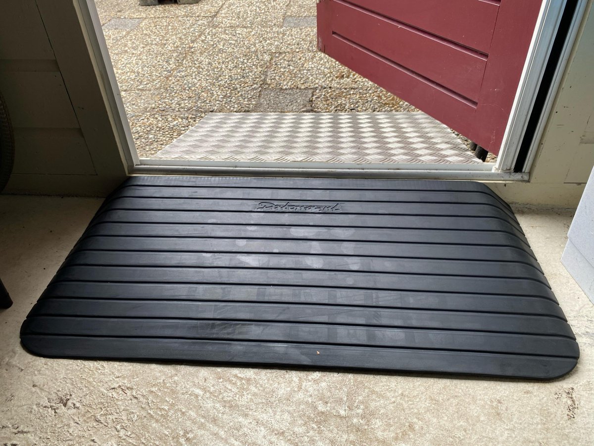 Het is bijna zover: de gemeenteraadsverkiezingen.
Is uw stemlocatie al goed toegankelijk? Doe de check en kijk welke drempelhulpen je eventueel nog nodig heeft om ervoor te zorgen dat iedereen met een goed gevoel zijn stem uit kan brengen.

#datona #verkiezingen #drempelhulp