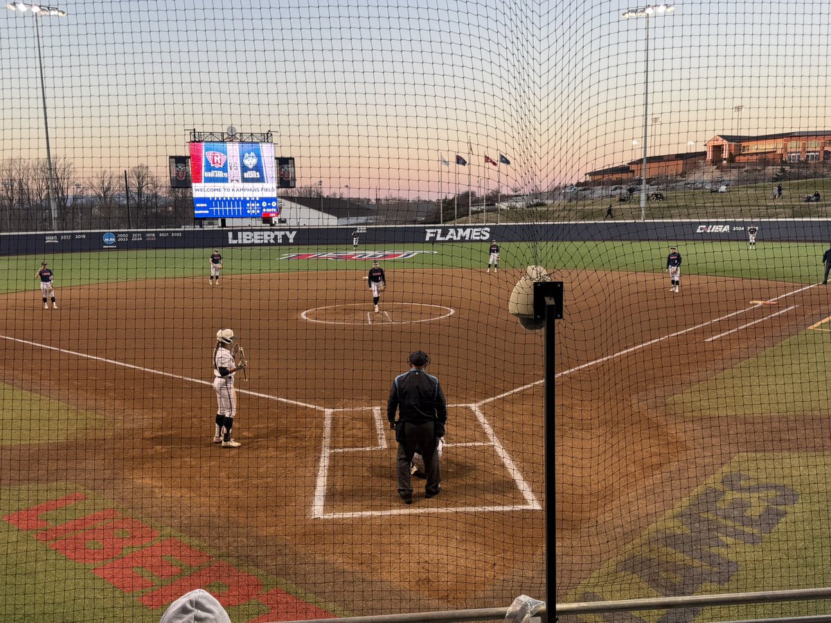 ADunn2030's tweet photo. So cool watching @LibertySB play on Saturday! #goals 

Also, extremely fun seeing @RadfordSoftball play. Both of my parents went to RU!! #Highlanders https://t.co/2QfpZSHxEx