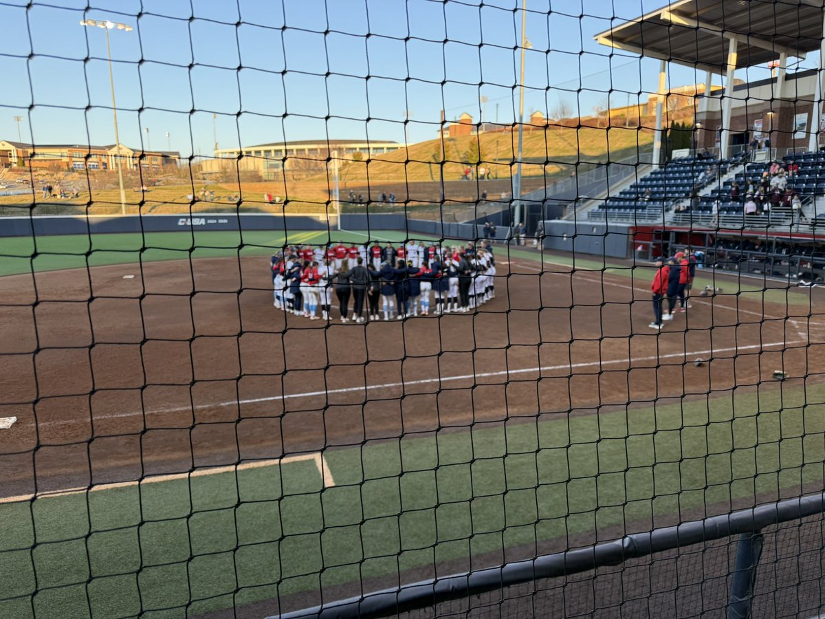 ADunn2030's tweet photo. So cool watching @LibertySB play on Saturday! #goals 

Also, extremely fun seeing @RadfordSoftball play. Both of my parents went to RU!! #Highlanders https://t.co/2QfpZSHxEx
